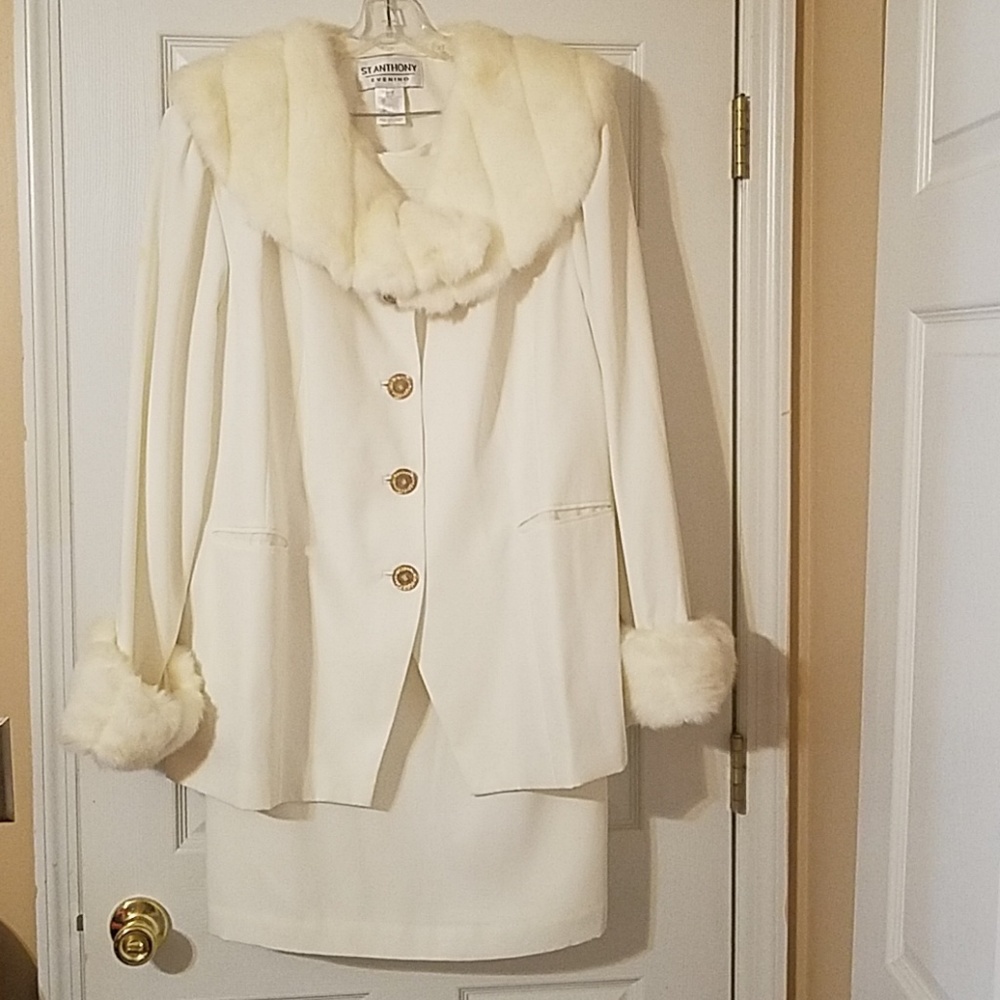 Plus size women's two-piece suit.